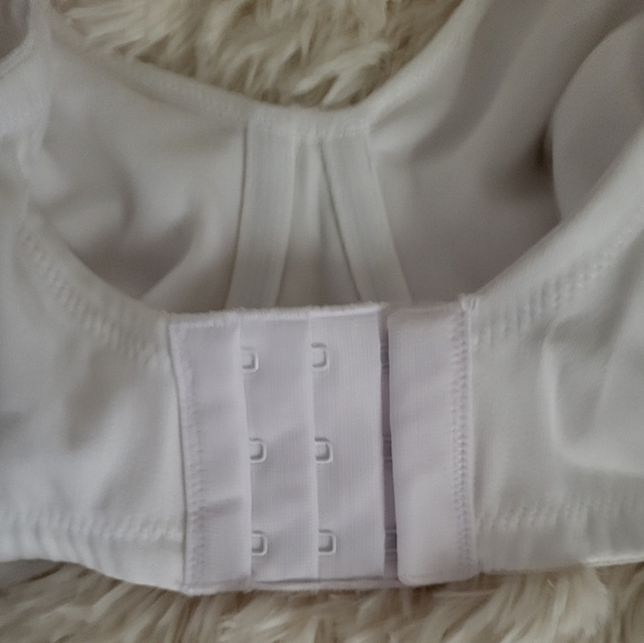 Exquisite Form Bra 42C - Picture 4 of 6